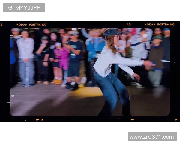 滑板热潮中的争论上海滑板队配合默契引发热议与思考