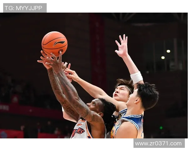 上海篮球队在联合会杯中的灵活性表现与战术创新分析